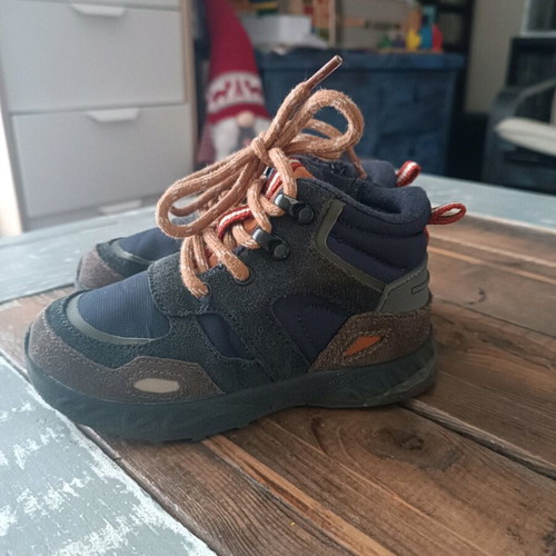 Zara winter shoes for boy size 25 used