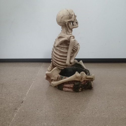 Ashtray Skeleton like new with skull design