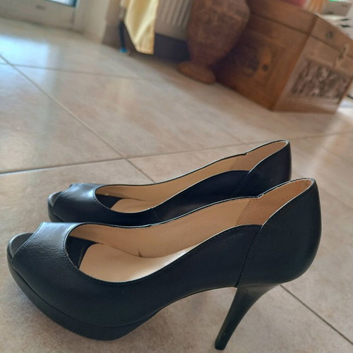 Leather pumps new, black, size 38