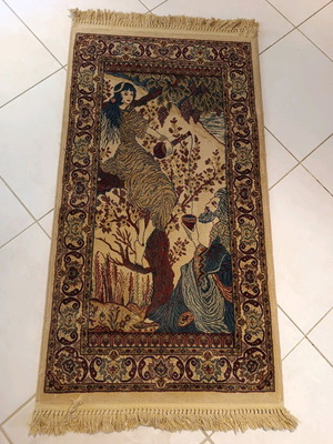Small rug used with depiction of couple drinking wine