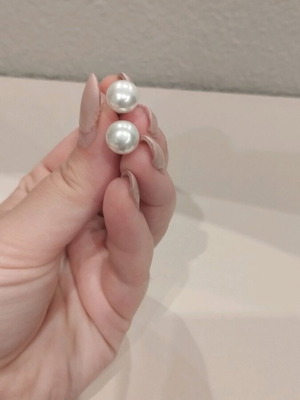 Earrings stud with white pearls and 925 silver base like new