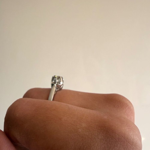 18K White Gold Ring with Large Brilliant Diamond New