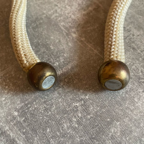 Rope necklace with magnet like new, white