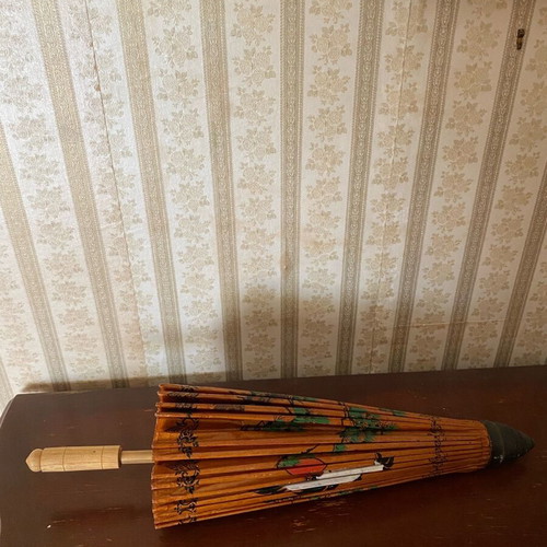 Vintage decorative Japanese umbrella like new, paper and wood