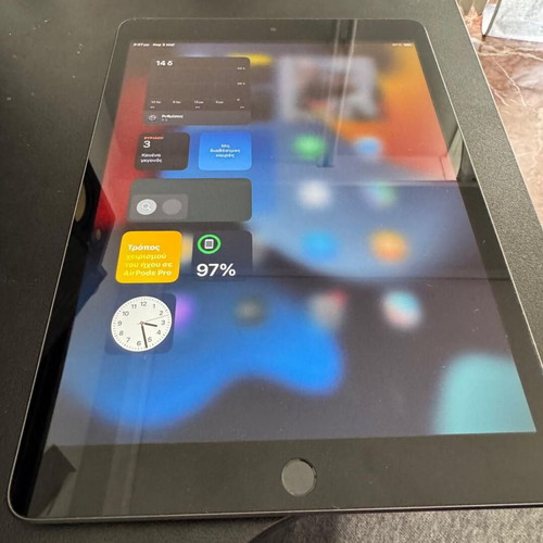 Apple iPad 2021 10.2" 3GB/64GB Space Gray with Apple Pencil 1st generation like new