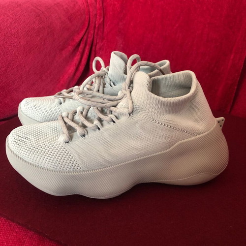 Sneakers light gray like new, size 36, athletic style