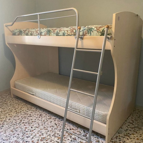 Bunk bed used with mattresses