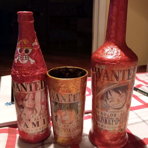 One Piece Wanted decorative bottles and glass like new