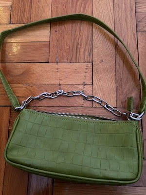 Green shoulder bag like new, small for going out