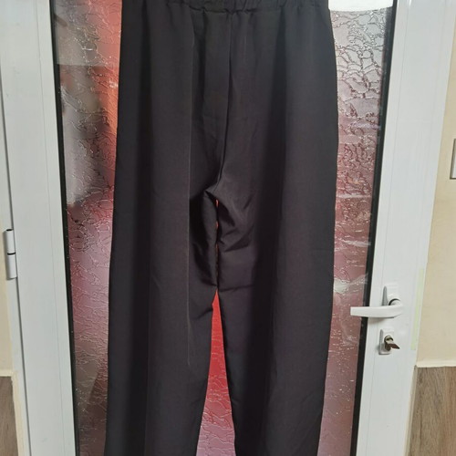 Modern women's wide-leg pants with elastic waist, black
