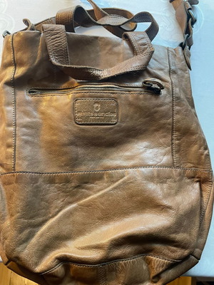 Aunts & Uncles Leather bag