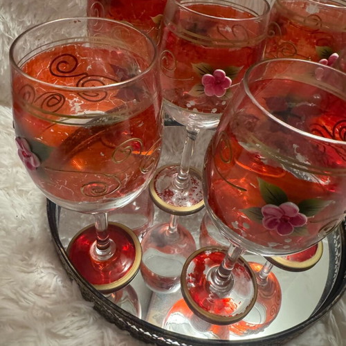 Venetian stemmed glasses like new, set of 6 with red design