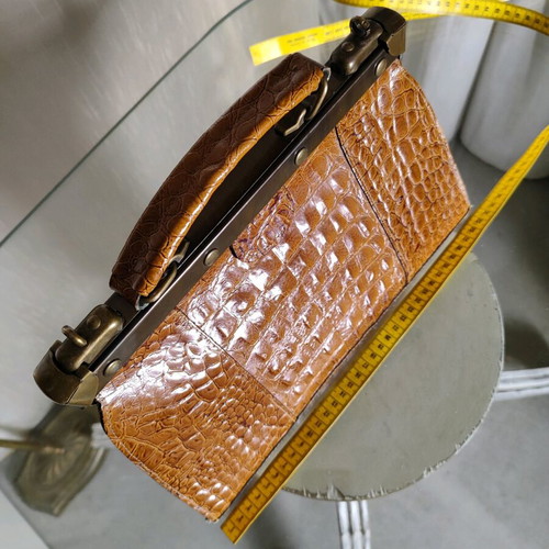 Leather vintage handbag brown like new with small defect