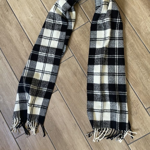 Scarves pack of 2 like new, black and grey
