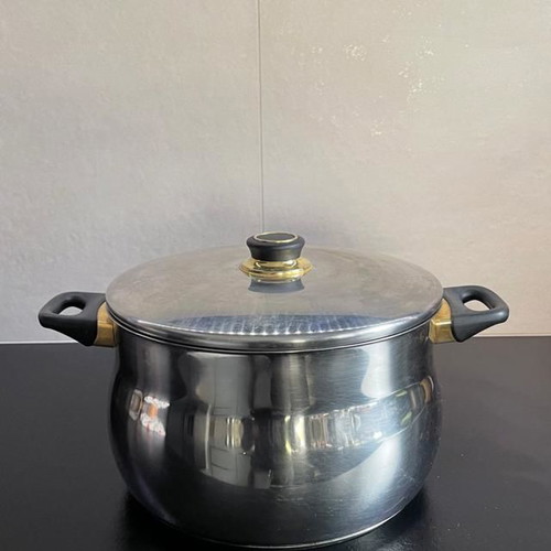 Cooking pot 10 liters 24 cm like new