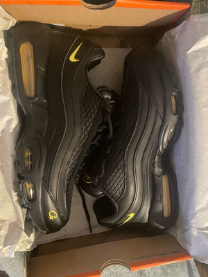 Nike Corteiz Honey sneakers new with tags black and yellow