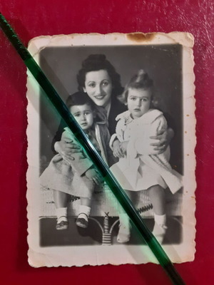 Pack of 5 old family photographs