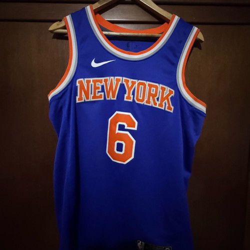 Nike New York NBA Porzingis 6 Shirt like new, size Medium