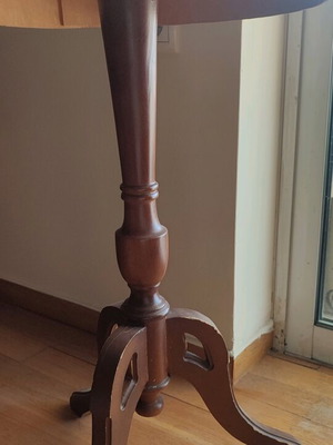 Wooden coffee table like new, dimensions 0.45x0.63