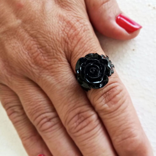 Ring with black rose new