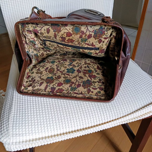 Vintage women's leather bag used, brown color