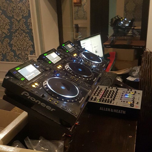 Pioneer CDJ-2000 used in excellent condition
