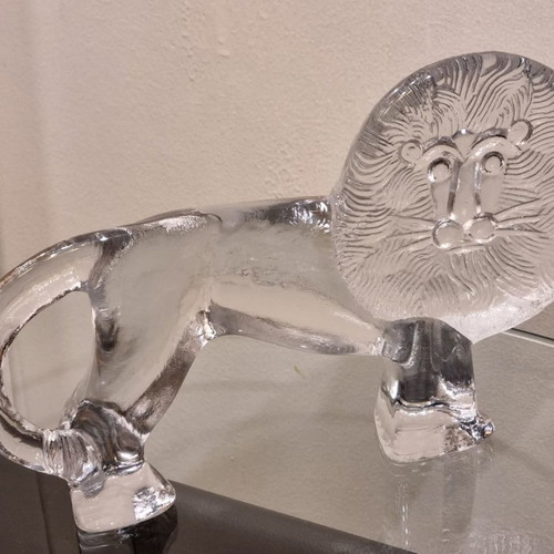 Glass lion table sculpture Bertil Vallien for Kosta Boda like new