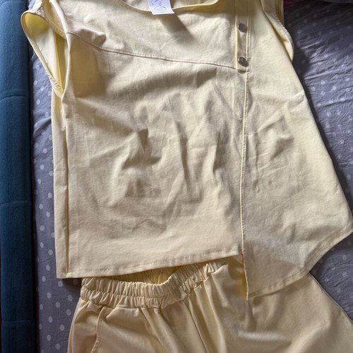 Yellow pontostoffa set new, sleeveless top and pants