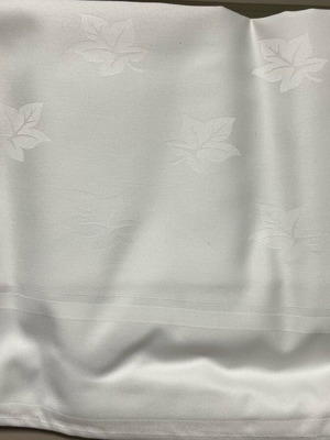 Tablecloth new with 12 dinner napkins