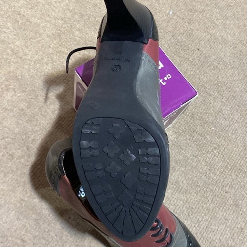 Marila leather women's shoe with heel new, size 36, black and red