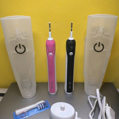 Oral-B Smart 4 4900 electric toothbrush set used