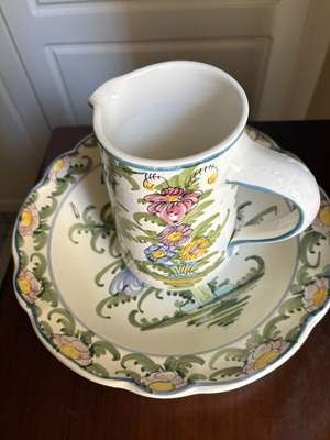 Skyros jug and deep plate set, like new, hand-painted