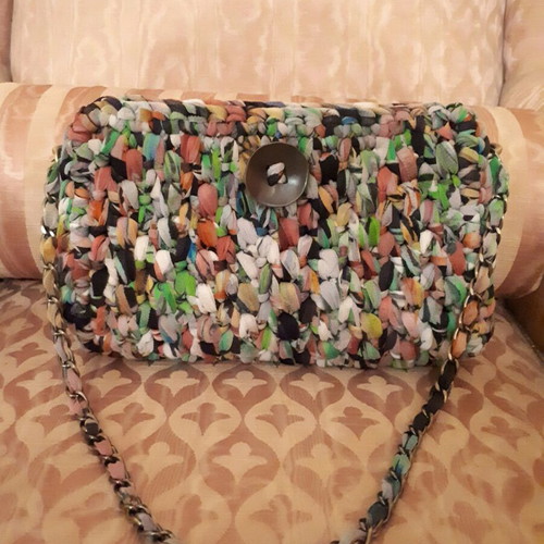 Handmade knitted shoulder bag green with bronze details