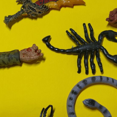 Figure accessories used, parts and weapons for 6-7 inch figures, pack