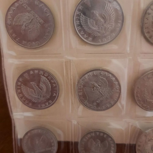 20 & 10 cent coins used, pack of 67 pieces with and without holes