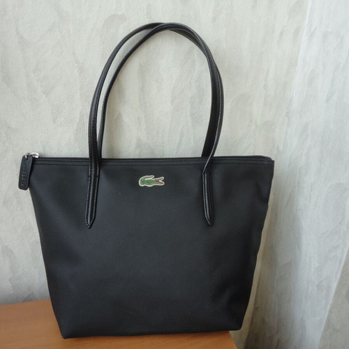 Lacoste shoulder bag like new, black