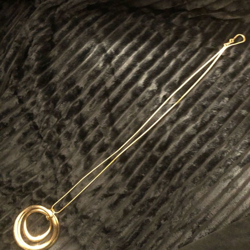 Necklace with three gold concentric rings like new