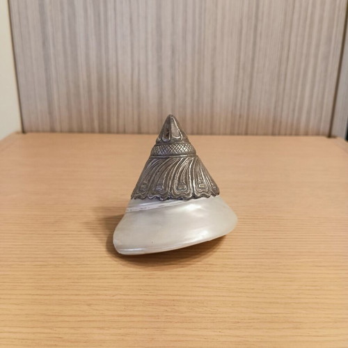 Vintage decorative shell with alpaca metal