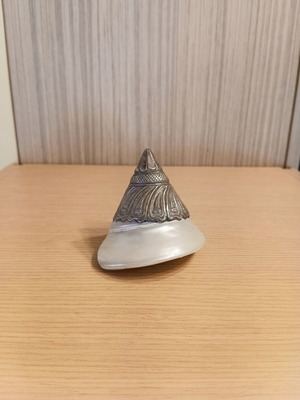 Vintage decorative shell with alpaca metal