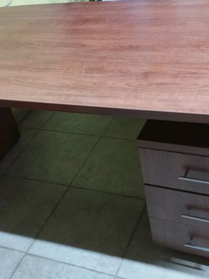 Desk with removable drawers like new, dimensions 1.64x0.87x0.74 m