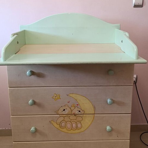 Crib set with mattress and dresser like new
