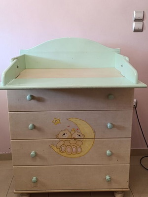 Crib set with mattress and dresser like new