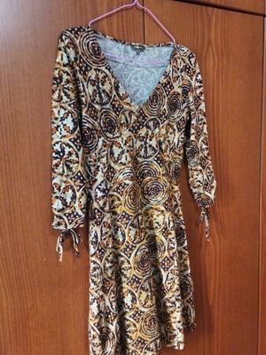 Sucrana dress size S like new, beige multicolor