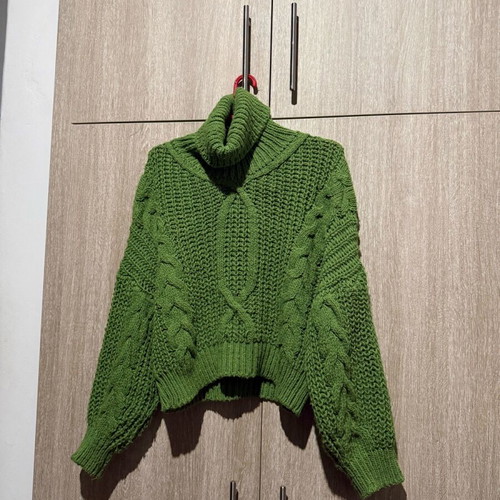 Turtleneck sweater like new, thick knit, green