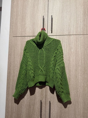Turtleneck sweater like new, thick knit, green