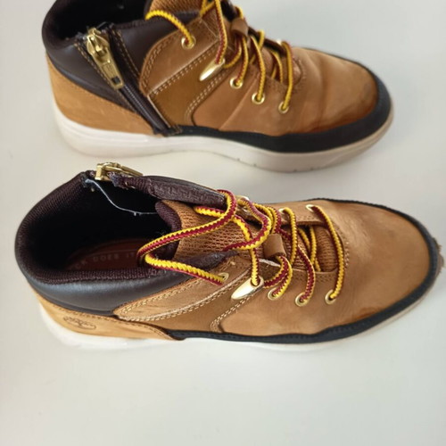 Timberland Seneca Bay Hiker kids boots size 33 used, yellow leather