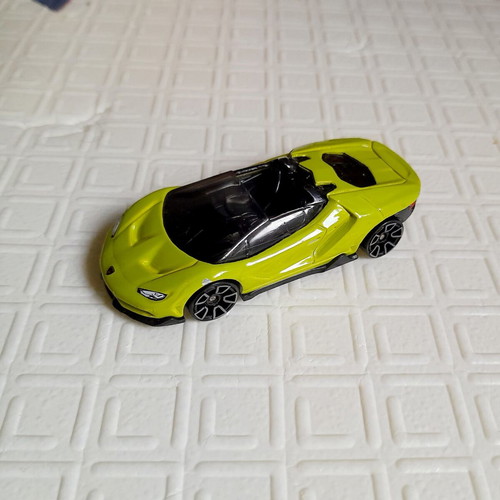 Hot Wheels '16 Lamborghini Centenario Roadster like new