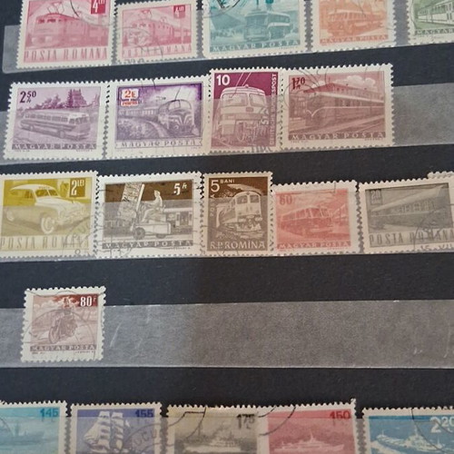 Stamp album like new with over 550 stamps from various countries