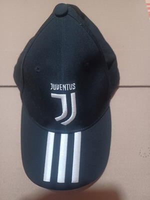 Adidas Juventus cap like new, one size, black