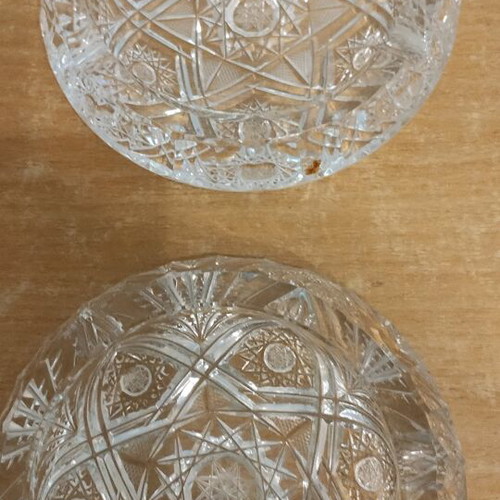 Crystal ashtrays pack of 2 like new with elegant design